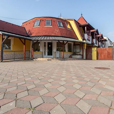 Margareta Apartman Es Ueduelohaz Bogács Exteriör bild